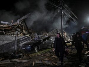 在美国下次在沙特阿拉伯举行会谈之前，俄罗斯在乌克兰发动致命无人机袭击