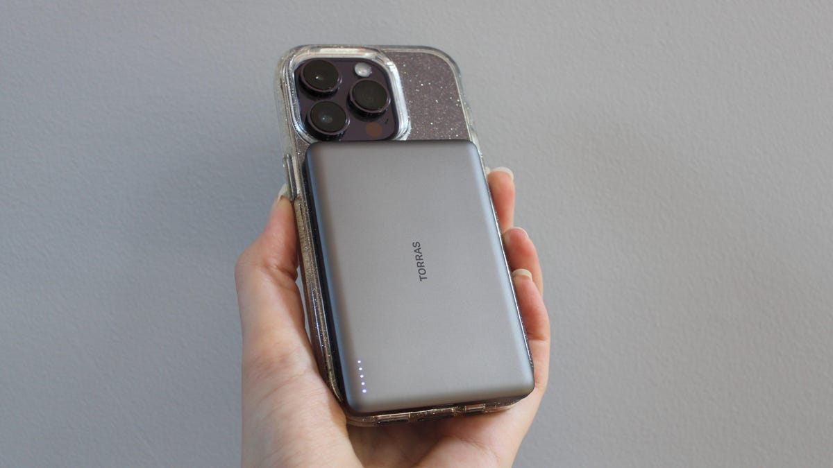 这款袖珍型移动电源让我的 iPhone 充电一整天（而且正在打折）