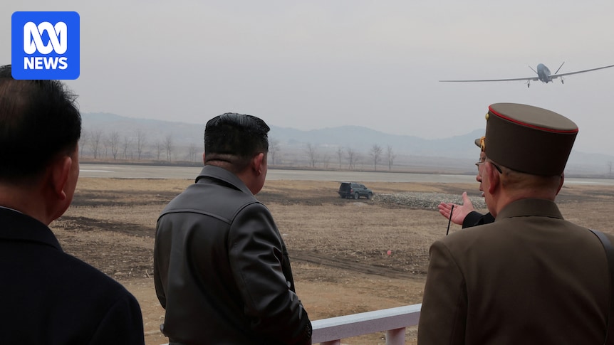 金正恩观看朝鲜军队测试 AI 自杀式无人机