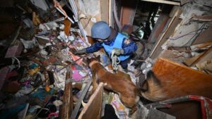 俄罗斯无人机袭击在乌克兰造成 2 人死亡;特朗普对普京对泽连斯基的言论感到“愤怒”