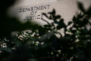 为什么特朗普政府要对美国公司戴上眼罩？