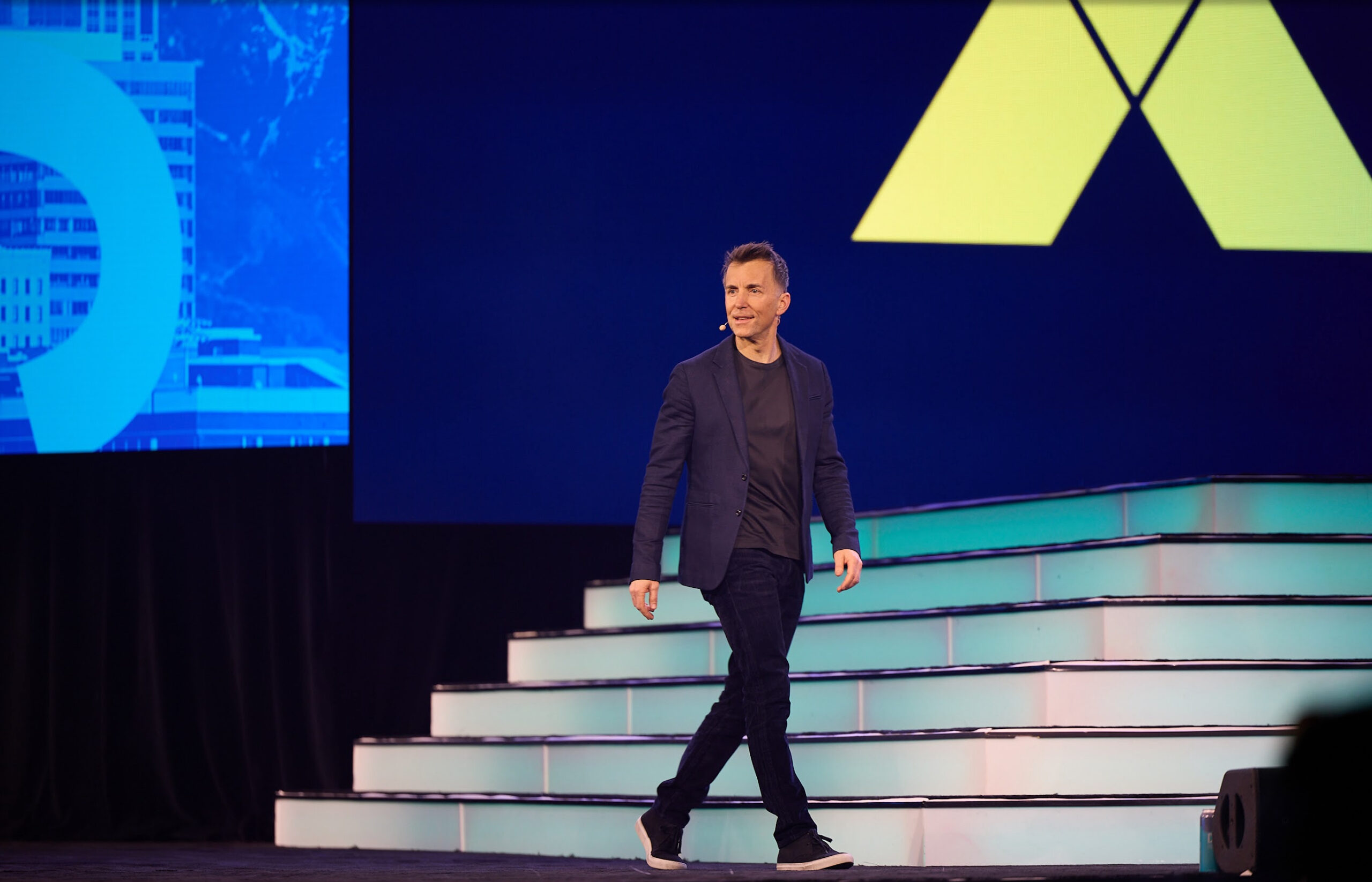 Qualtrics 在竞争激烈的企业 AI 市场中押注 Experience Agents