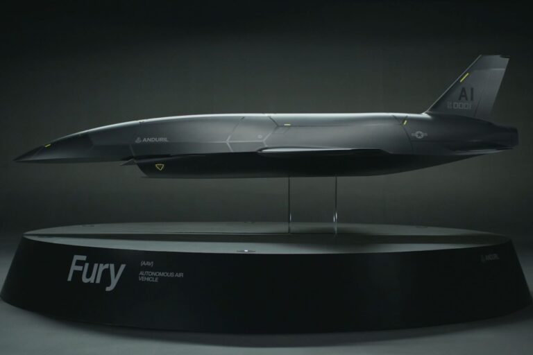 Anduril 的 Fury 无人机在澳大利亚成为波音 Ghost Bat 的竞争对手
