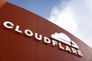 Cloudflare 股票上涨，美国银行罕见地双重升级为“真正的 AI 赢家”