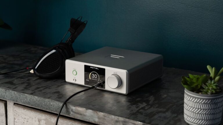 Rotel 的全能 DAC/耳机放大器希望成为您的“终极桌面音频伴侣”