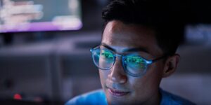 我们询问 ChatGPT 哪些工作不受 AI 的影响。我们并不完全相信它的答案。