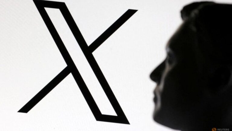 马斯克的社交媒体公司 X 被他的 AI 公司收购，估值 330 亿美元
