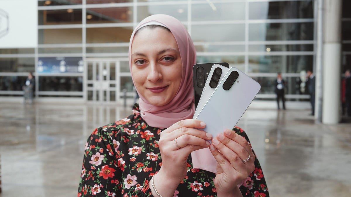 我在 MWC 2025 上看到了三星新款价格实惠的 Galaxy A 手机