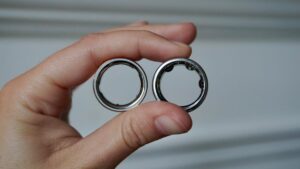 Oura Ring 3 vs Oura Ring 4：选择较旧的、打折的智能戒指还是最新的？