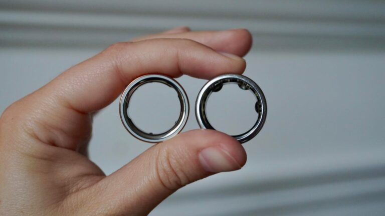 Oura Ring 3 vs Oura Ring 4：选择较旧的、打折的智能戒指还是最新的？