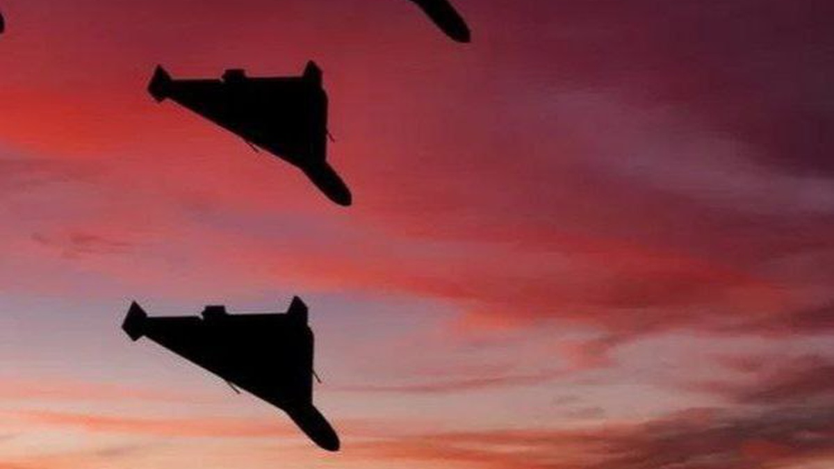 176 架敌方无人机中约有 130 架在夜间被击落，42 架无人机模仿者在现场丢失