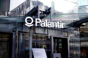 高盛维持 Palantir 股票 80 美元的目标价，因为 CoreWeave IPO 引发 AI 隆隆声