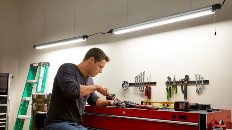 6 种 Harbor Freight 照明解决方案，照亮您的工作区域