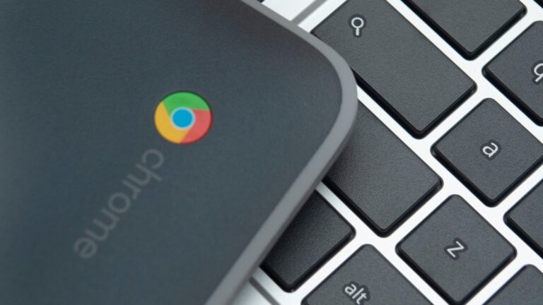 如何反转 Chromebook 上的屏幕颜色