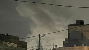 胡塞武装声称在美国对也门发动袭击后袭击了美国航空母舰