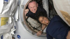 载有美国宇航员的 SpaceX Dragon 太空舱将在佛罗里达州海岸附近坠落