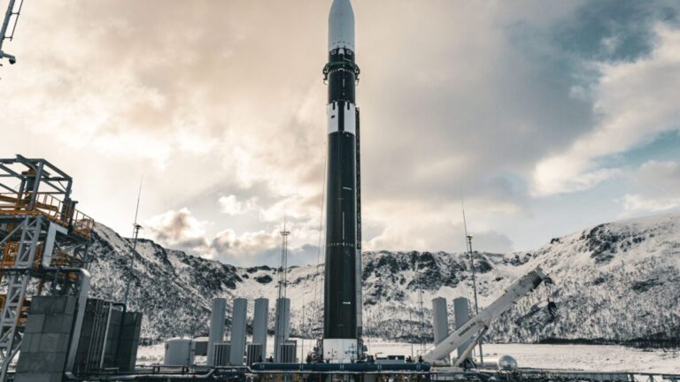 该发射器即将取代 V-2 成为德国最大的火箭