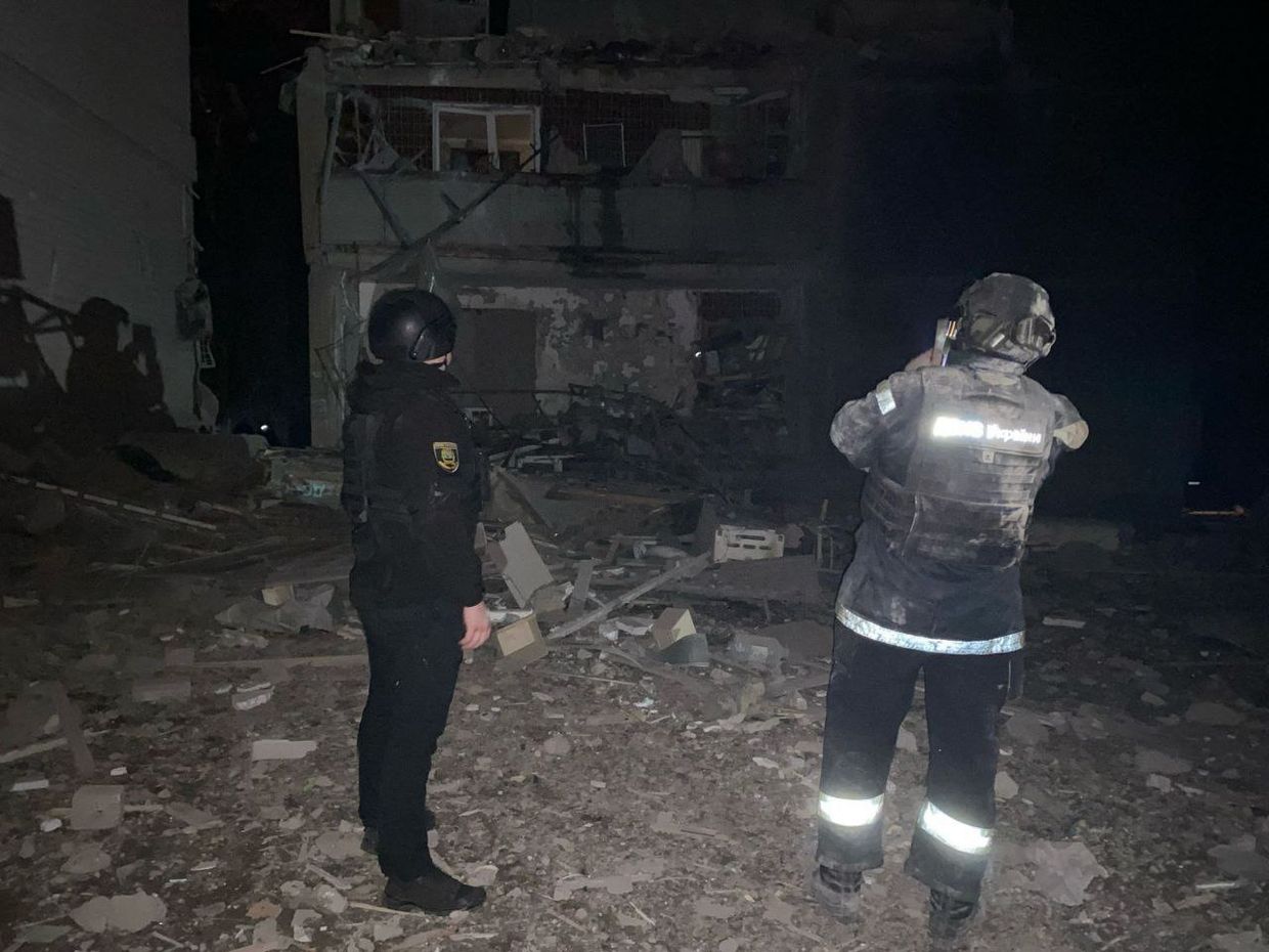 过去一天，俄罗斯在乌克兰各地发动袭击，造成 2 人死亡，13 人受伤