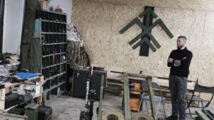 俄罗斯在乌克兰推出最新武器：马匹