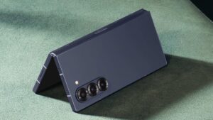 新的传言预测可折叠 iPhone 将于明年推出——价格几乎是 iPhone 16 Pro Max 的两倍