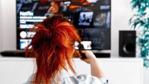 Netflix 试图用 AI 修复 80 年代的情景喜剧 A Different World，但它给了我们一个不同的噩梦