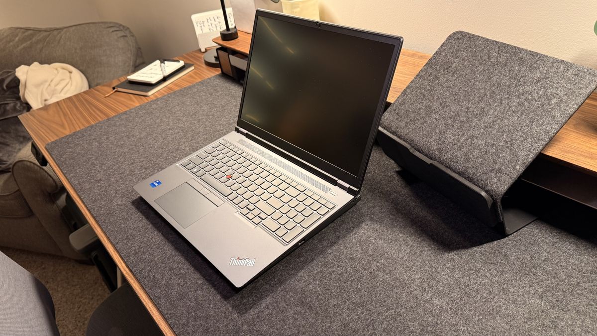 我回顾了联想 ThinkPad P16 Gen 2，唯一比其令人印象深刻的功能更大的是成本