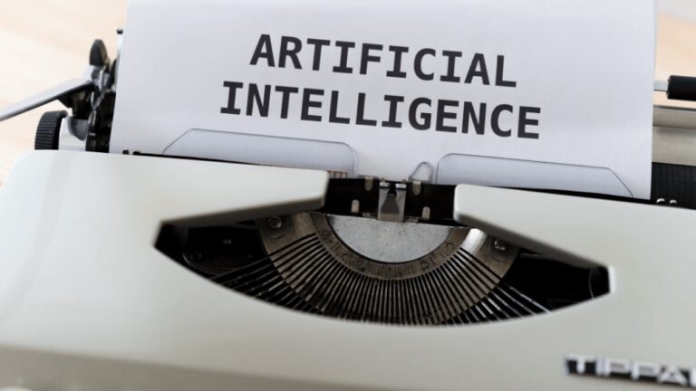 委员会表示，没有官方策略，但需要“认可”使用 AI