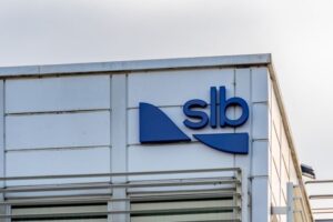 Aiq 与 Slb 合作加速自主能源运营