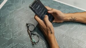 结束重复的 AI 提示：构建自定义 AI 助手的完整指南