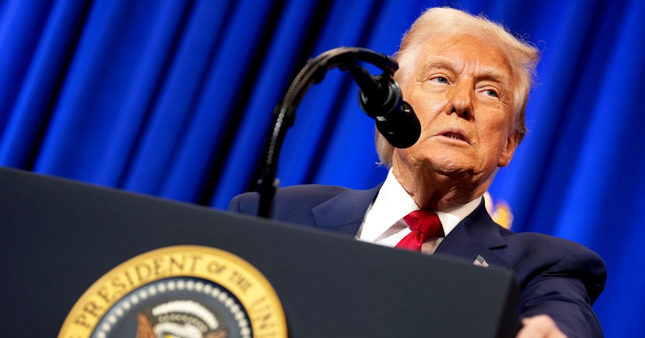 唐纳德·特朗普（Donald Trump）又举办了一场价值百万美元的“烛光”晚宴——埃隆·马斯克（Elon Musk）也出席了晚宴