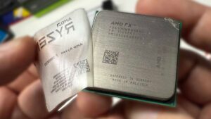从亚马逊购买的假 Ryzen 7 9800X3D 实际上是一个用 IHS 贴纸伪装的旧 AMD FX 芯片