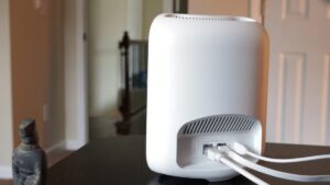 我用更实惠的选择替换了我的高端 Wi-Fi 7 路由器 - 并且没有后悔