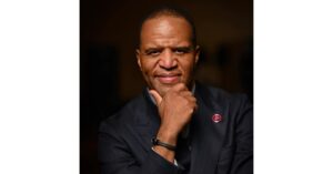 Operation HOPE 首席执行官 John Hope Bryant 主持 CNBC 新加坡人工智能和劳动力转型执行小组讨论会