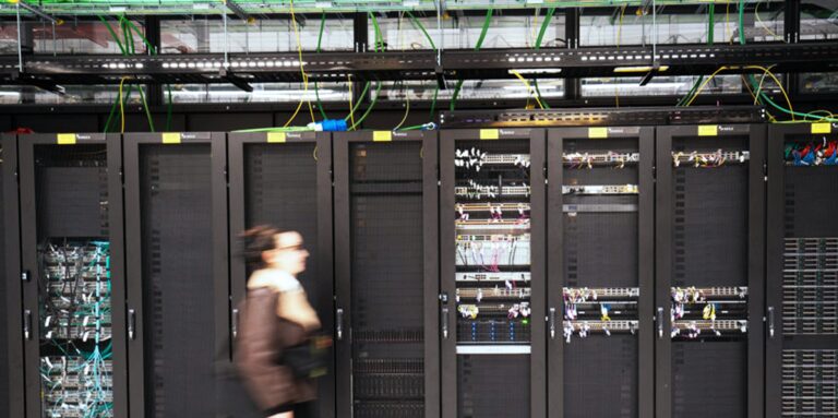 Apple 将在美国投资 5000 亿美元，包括在德克萨斯州新建 AI 服务器工厂