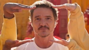 佩德罗·帕斯卡 （Pedro Pascal） 在这则新广告中借助 AirPods 4（和舞蹈的力量）治愈了他的心碎