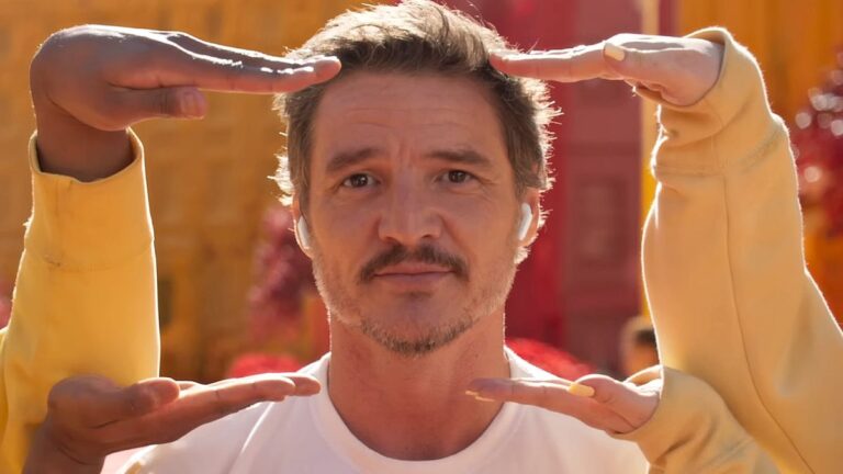佩德罗·帕斯卡 （Pedro Pascal） 在这则新广告中借助 AirPods 4（和舞蹈的力量）治愈了他的心碎