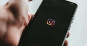 您现在可以在 Instagram Reels 上按快进