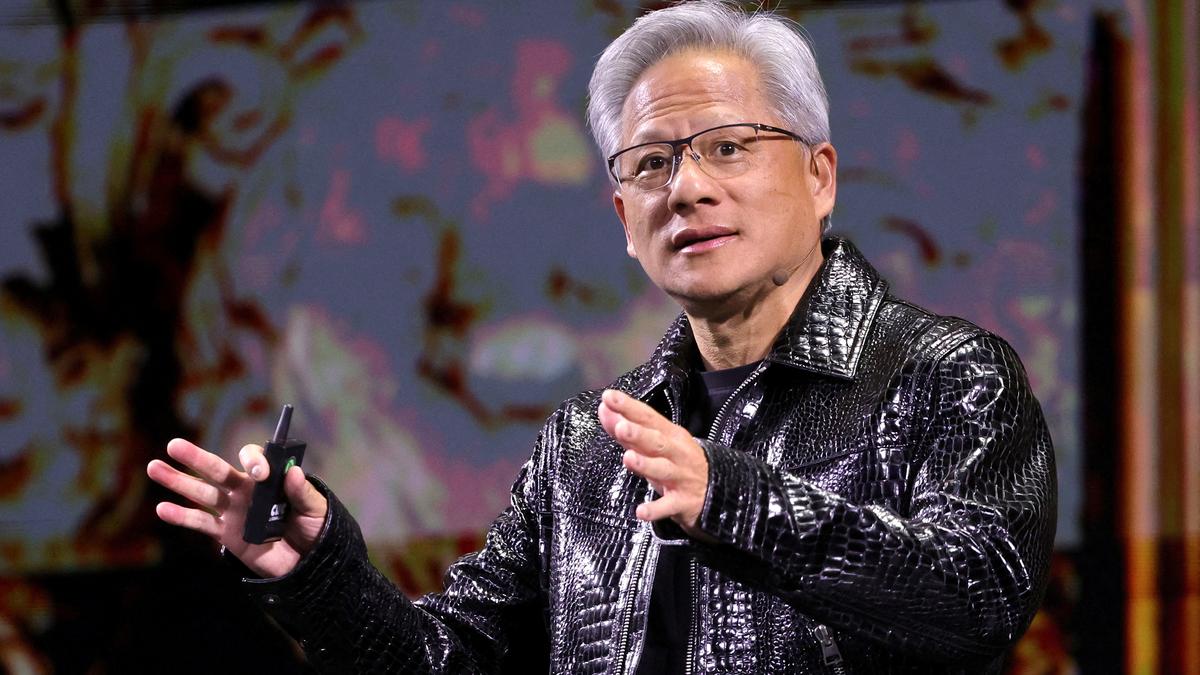 Nvidia 首席执行官黄仁勋在 GTC 2025 上推出全新 Rubin AI 芯片