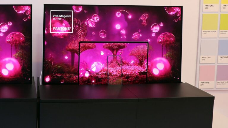 三星在 MWC 2025 上展示 500 Hz OLED 显示器和可折叠游戏掌上电脑