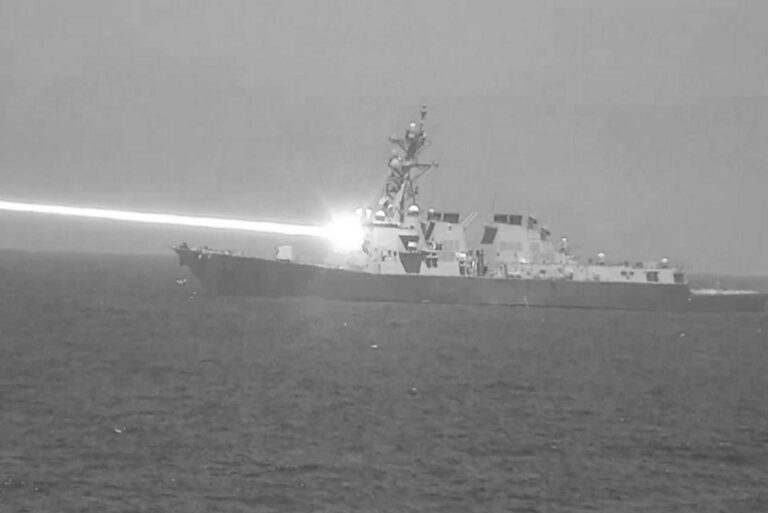 快讯：美国海军 USS Preble Arleigh Burke 驱逐舰用 HELIOS 激光武器摧毁空中无人机