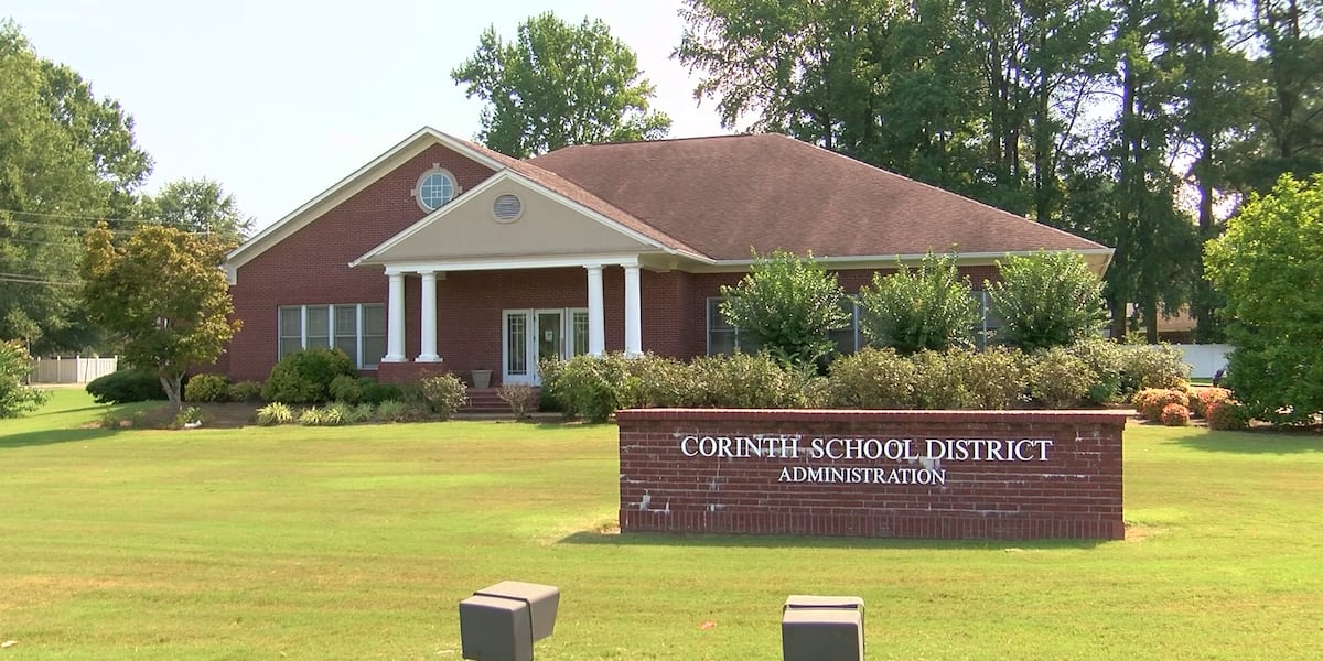 前教师被指控制作 AI 生成的学生色情片后，学校校长被解雇