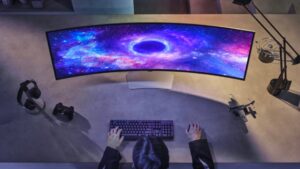 埃隆马斯克在白宫使用三星 Odyssey 游戏显示器