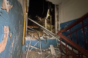 俄罗斯无人机在哈尔科夫杀死两名平民，造成 30 人受伤，军事医院成为目标