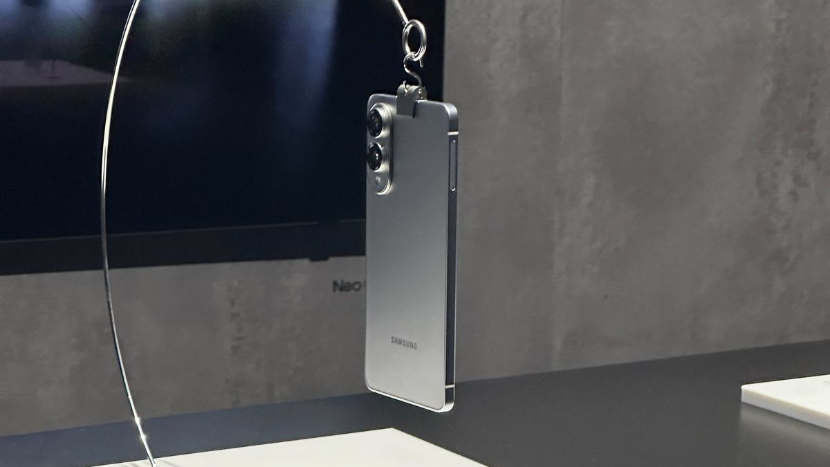 三星 Galaxy S25 Edge 的颜色似乎在新视频中透露，还有另一个即将发布的迹象