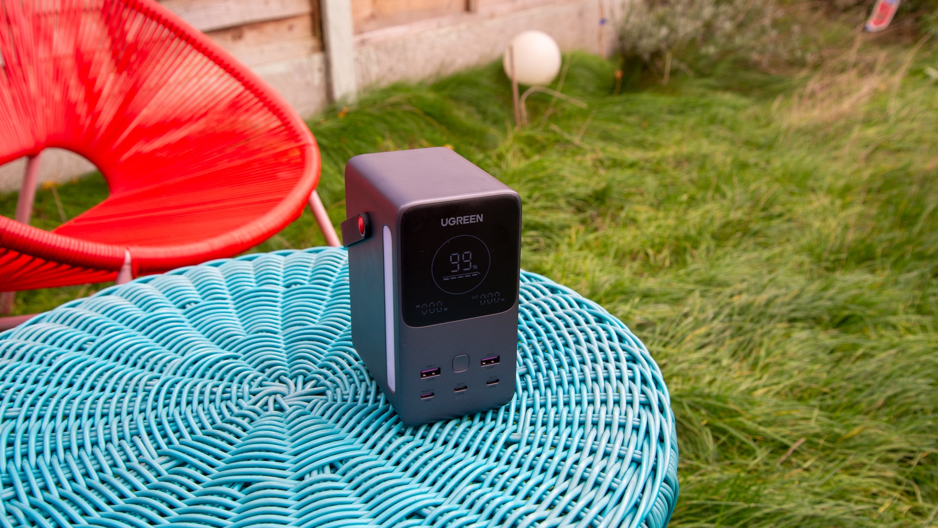 UGreen 48,000mAh 300W 便携式移动电源评测