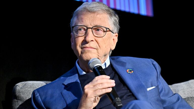 比尔·盖茨 （Bill Gates） 认为，只有这三项工作才能在 AI 接管工作场所后幸存下来