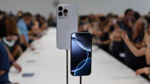 我实际上很高兴带有 Apple Intelligence 的新 Siri 被推迟了，这就是我们把 Apple 的 AI 问题倒过来的原因