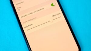 如何将 iPhone 的显示屏调暗到最低亮度水平以下