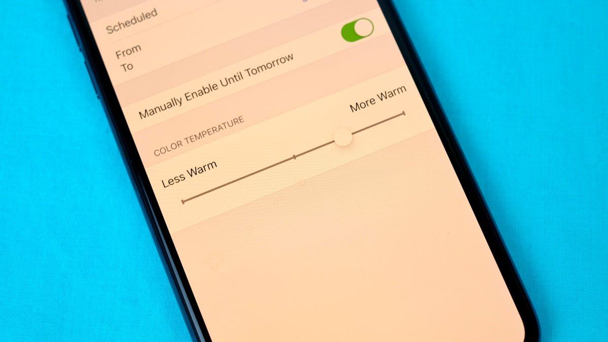 如何将 iPhone 的显示屏调暗到最低亮度水平以下