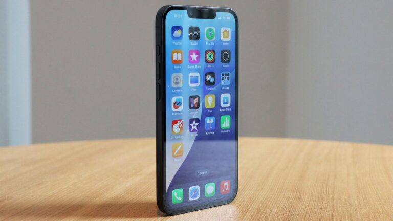哪款经济实惠的手机赢得了中端比赛：iPhone 16e、Nothing 3a 还是三星 Galaxy A56？我们最新的播客告诉所有人